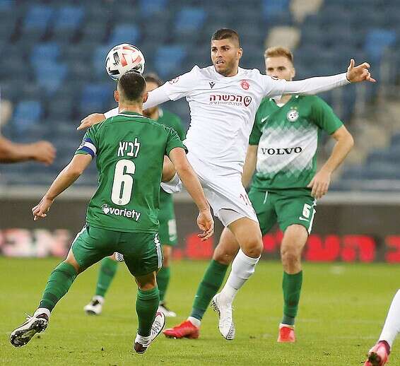 גיל יצחק בדקות בכורה // צילום: אלן שיבר